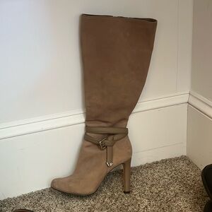Antonio Melani Brown suede healed boot size 7